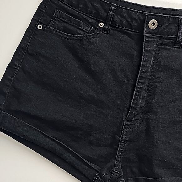 Forever 21 Womens Solid Black Short Shorts Cuffed Hemline 5 Pockets Size 29 - Picture 3 of 8